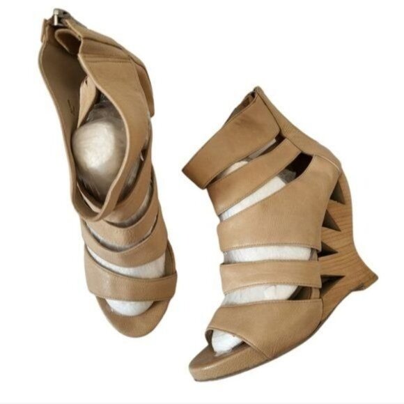 DONALD J PLINER Bataia CutOut Wedge Sandal - Picture 3 of 11